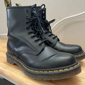 Women’s Doc Martins original 8 eye 1460 in good condition.